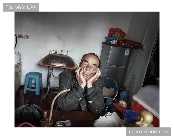 鲍春来退役后这松弛感谁懂啊,当年赛场上的冷面杀手现在晒着太阳喝咖啡 鲍春来退役后这松弛感谁懂啊,当年赛场上的冷面杀手现在晒着太阳喝咖啡